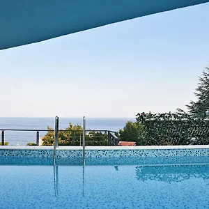 In Ziza, Rooftop Swimming Pool , Abbázia Horvátország